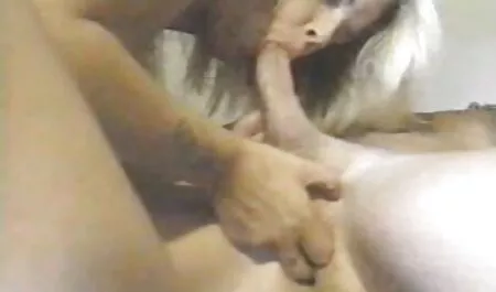 Schüchternes zartes dünnes Mädchen bekommt ihre geschwollene jugendlich Muschi geleckt sex mutter und sohn