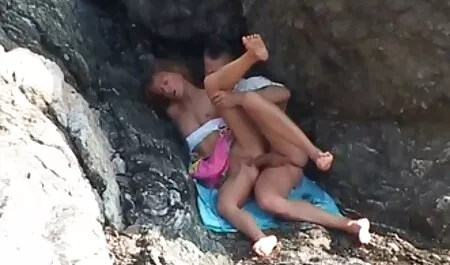 Sexy Brünette schlampig Blowjob und mutter und tochter sex Sperma im Mund