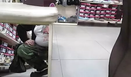 Kiki wird oma hat sex mit dem enkel nach dem Interview gefingert