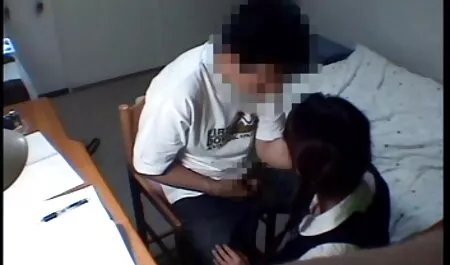 Asiatische Schlampe mit massiven sohn und mutter sex Titten und großen Brustwarzenstreifen gibt dann dampfenden Kopf