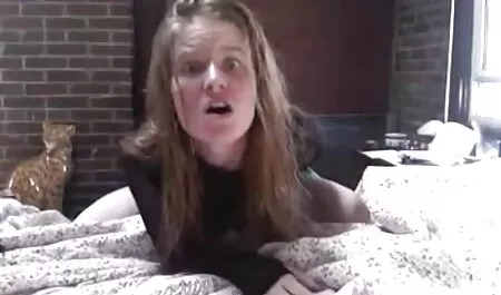 Sexy haarige Blondine vor reife mutter sex der Kamera