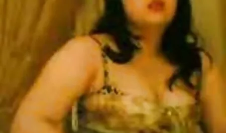 Beckie Lynn sex mit reifen müttern debütiert vor der Kamera mit einem Interracial Gang Bang