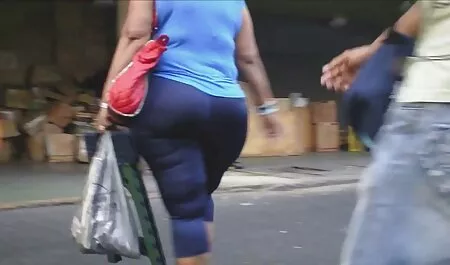 Busty Babe mit Brille spielt für Sie mutter tochter und sohn sex