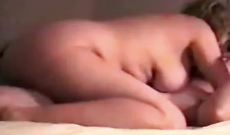 Junges Baby mit kleinen Titten reitet Hahn zu klebriger sexfilme mutter und tochter Gesichtsbehandlung