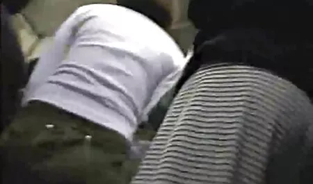 Reife betrügerische Schlampenfrau, die sich mutter mit sohn sex für die Jungs vorführt
