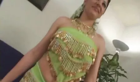 Sophias enge Beute zieht Christian in der Mall mutti pornofilme an!