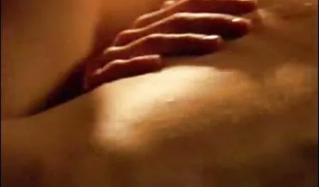 Facesitting in schönen mutter tochter porn heißen Yogahosen