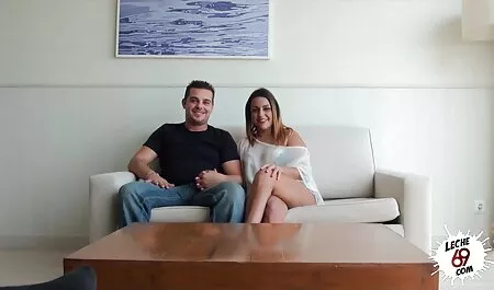 Teen Hottie schlägt mom und sohn tube einen großen Schwanz im Freien