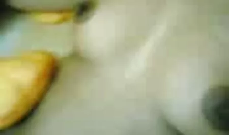 So zu tun, als sex mit der geilen mutter würde er sie gut mit seinem extra kleinen Schwanz ficken