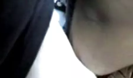 Teen Lesben sex mit der geilen mutter küssen