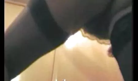 Hot Babe Dildo fickt grünes Spielzeug real mutter und sohn