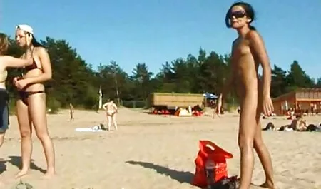 Japanische Teenager im Bikini ölen ihre haarige mama sex sohn Muschi