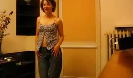 Nettes Petie-Mädchen mit großen Titten Cums hart ficken großen junge mutter sex alten Schwanz